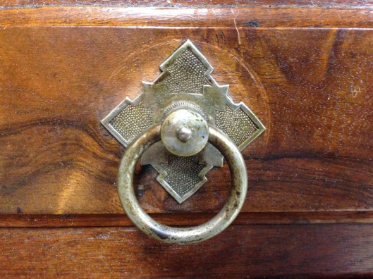 They don't make ring pulls like this anymore. Ring doesn't seem to have a constant cross section.