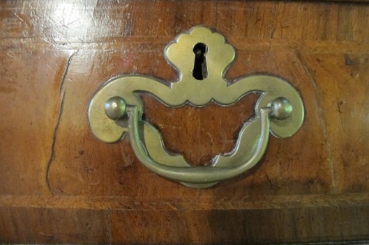 A slightly different Chippendale pull.